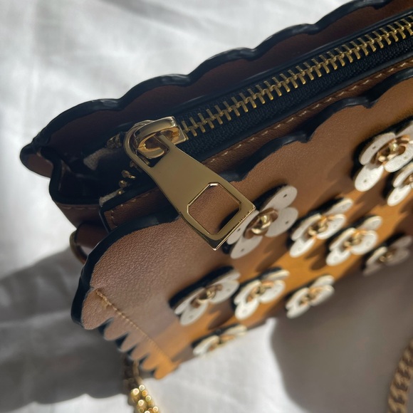 ZARA 🖤 Flower appliqué crossbody bag - Picture 5 of 8